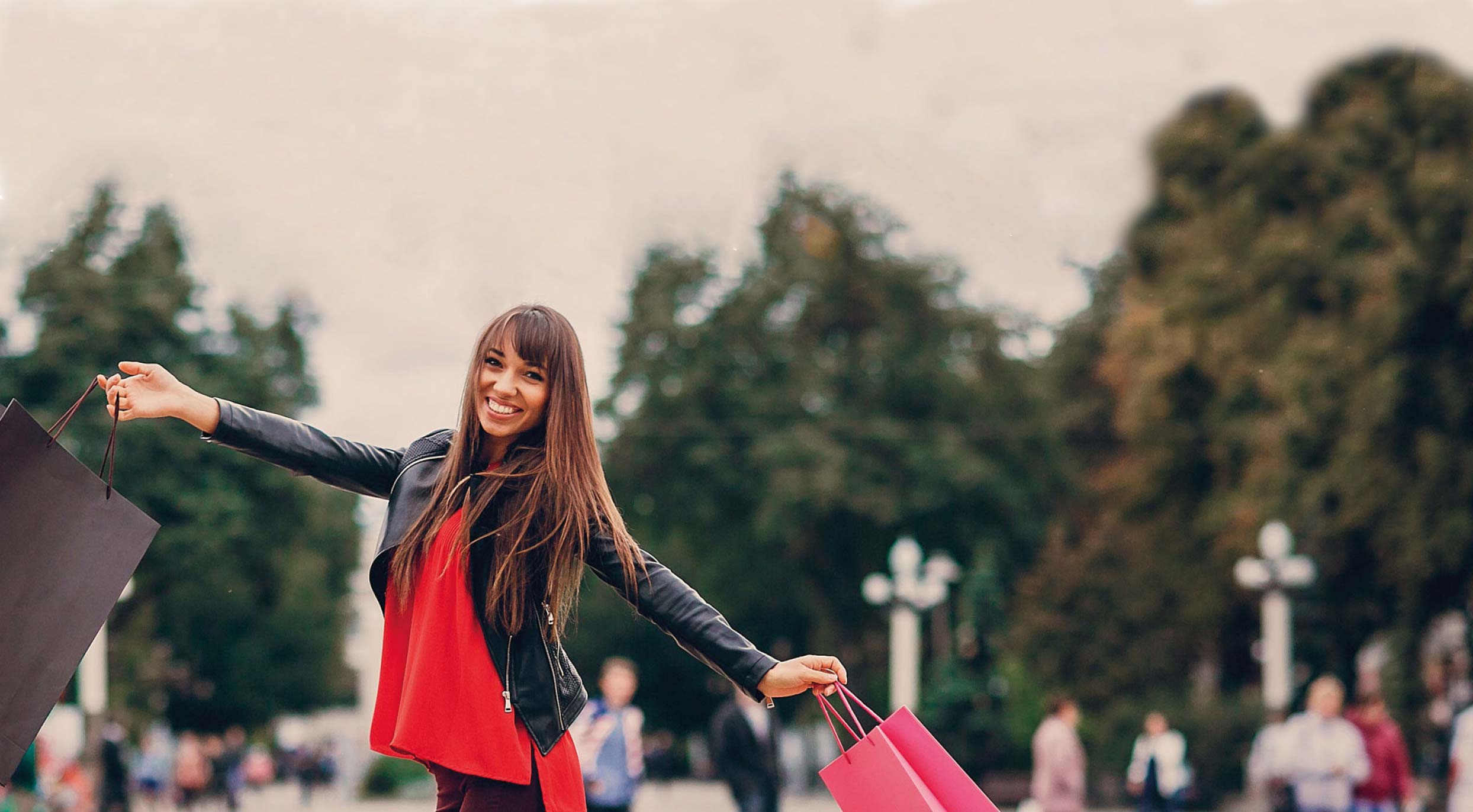 Tourist shopping in the City